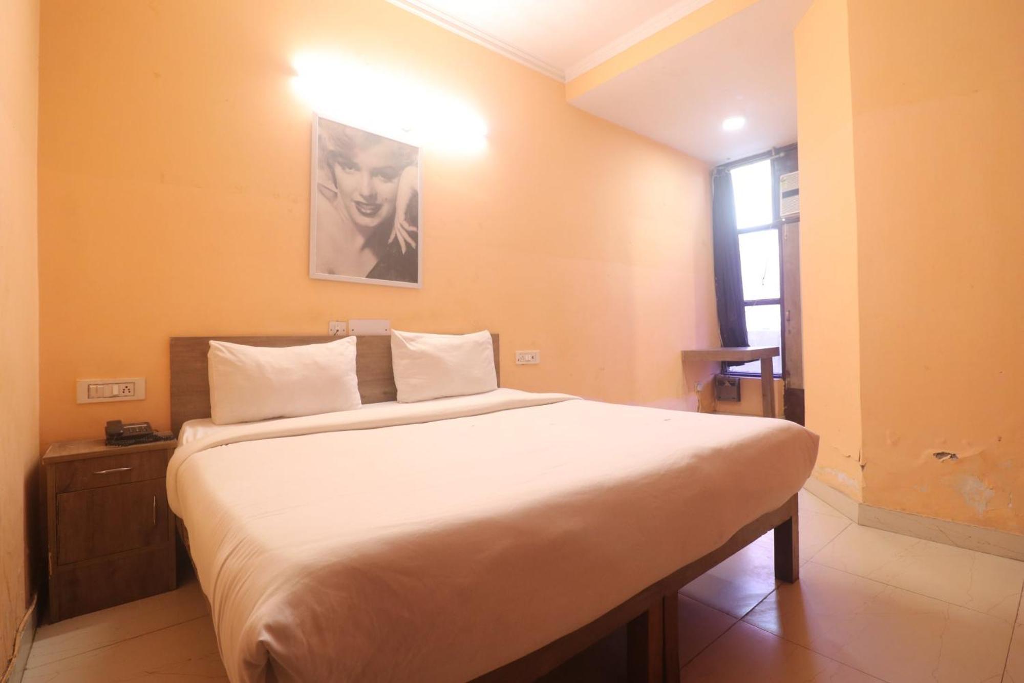 Hotel O Avni Residency Гургаон Экстерьер фото