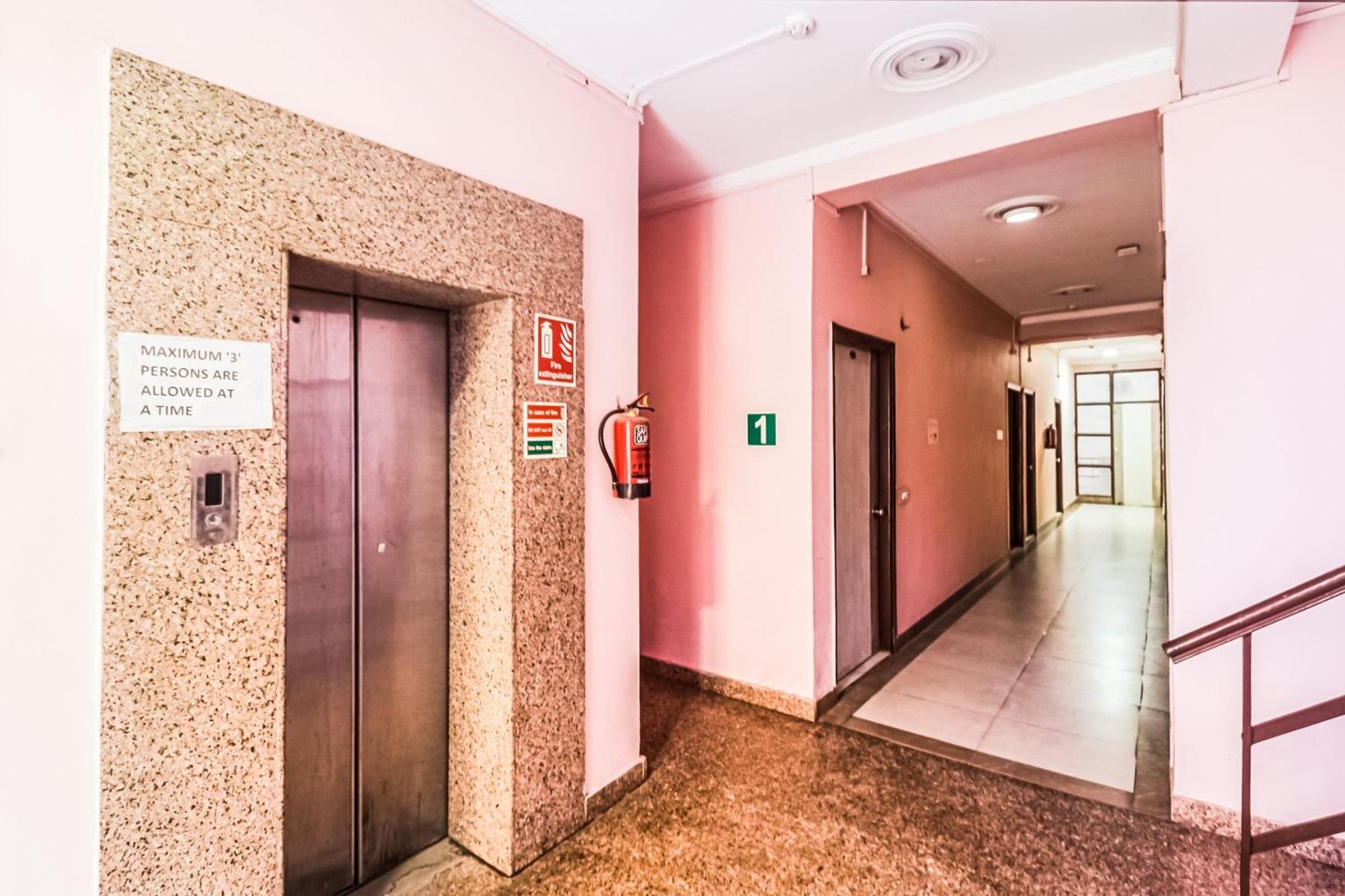 Hotel O Avni Residency Гургаон Экстерьер фото