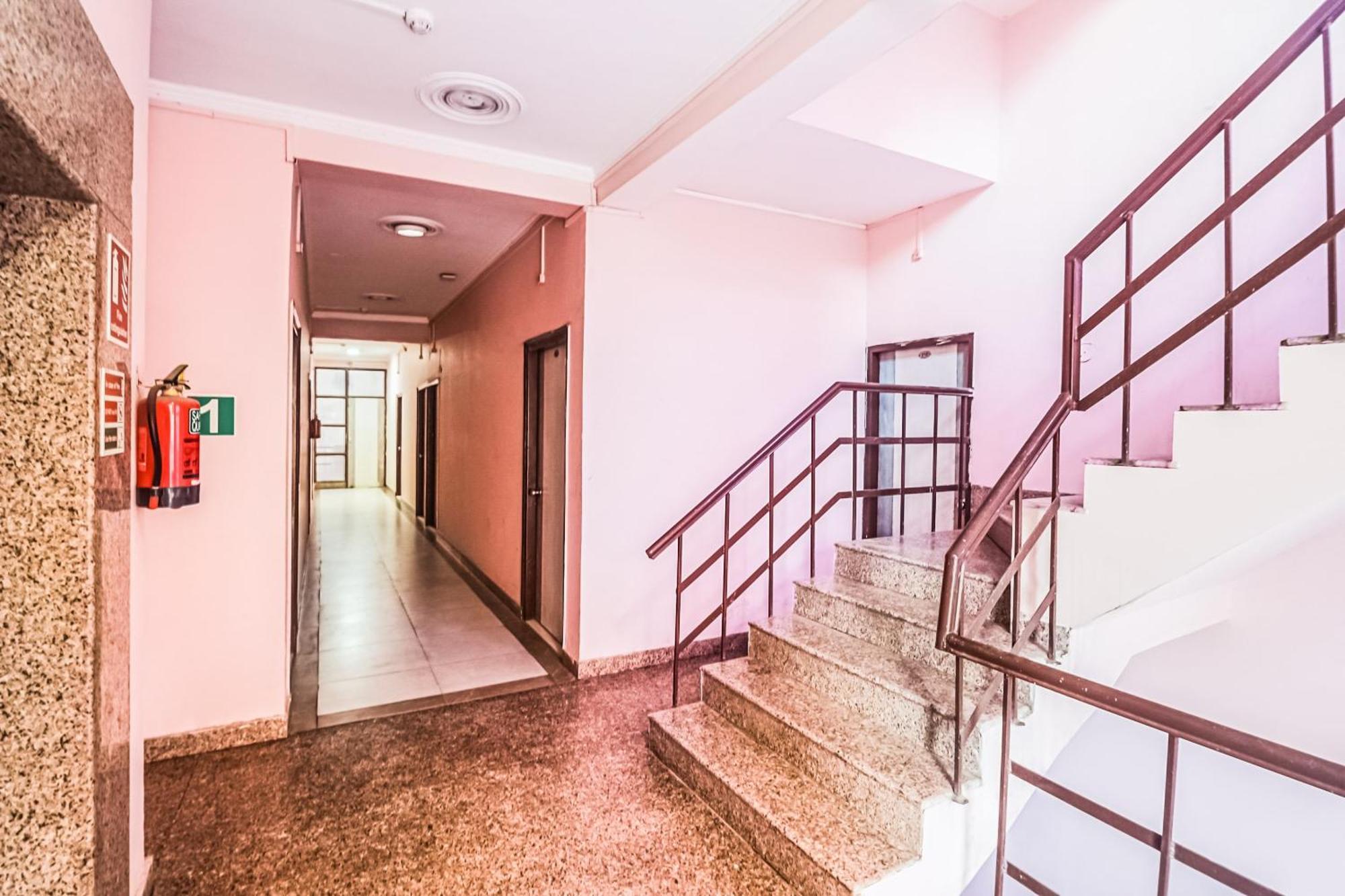 Hotel O Avni Residency Гургаон Экстерьер фото