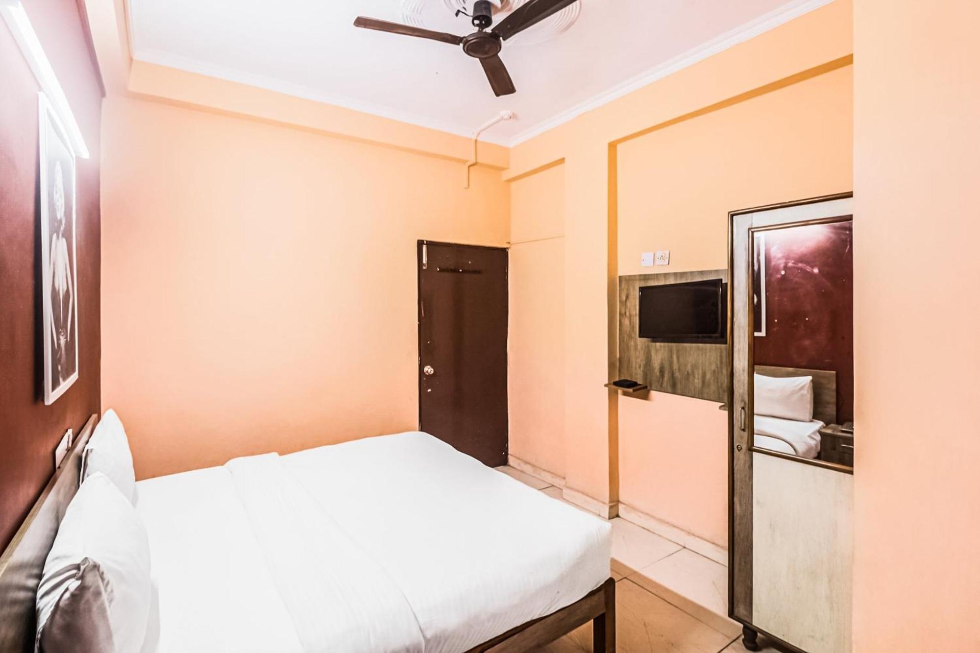 Hotel O Avni Residency Гургаон Экстерьер фото
