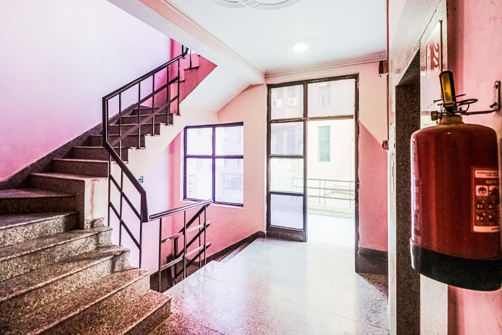 Hotel O Avni Residency Гургаон Экстерьер фото