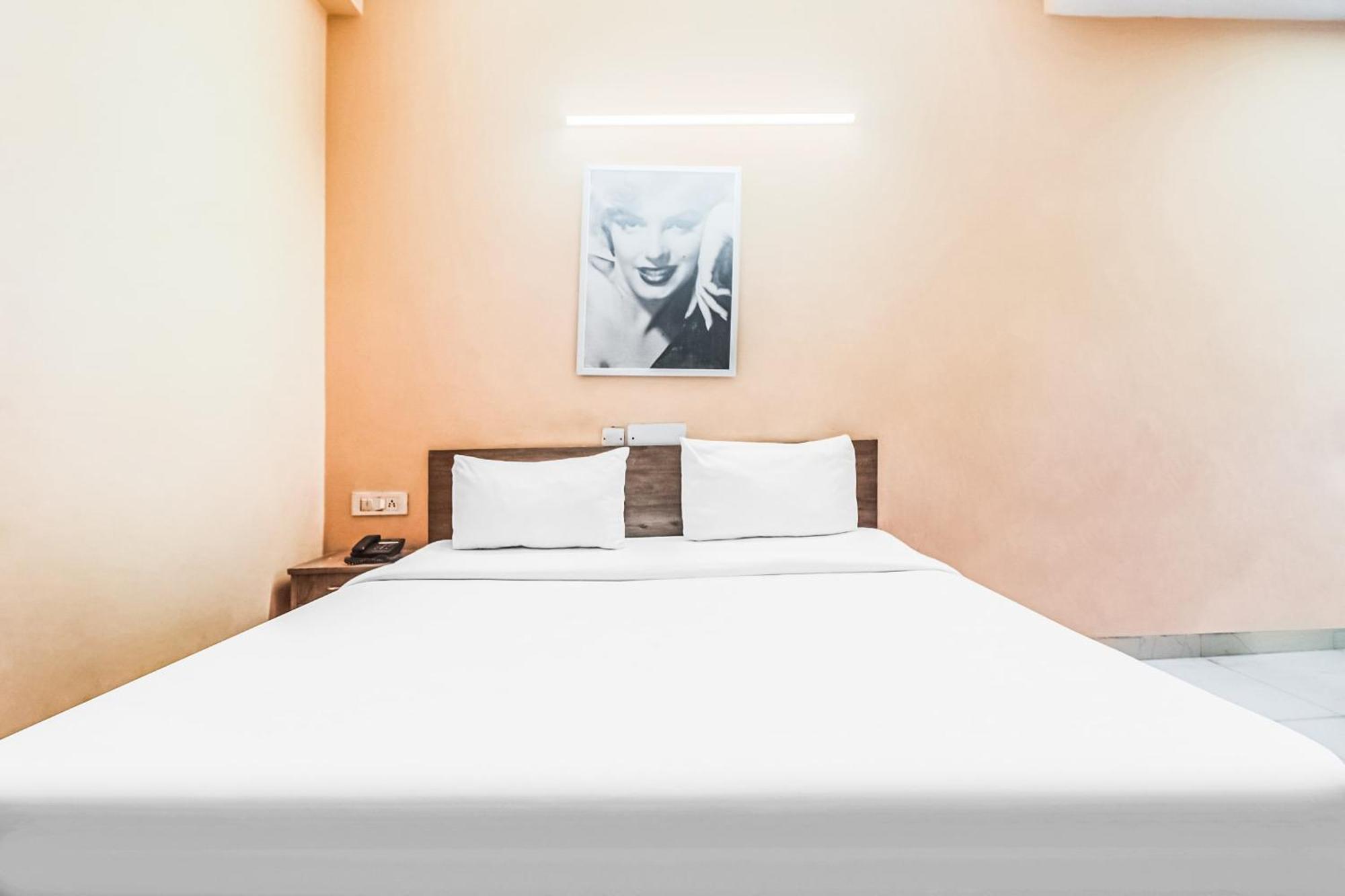 Hotel O Avni Residency Гургаон Экстерьер фото