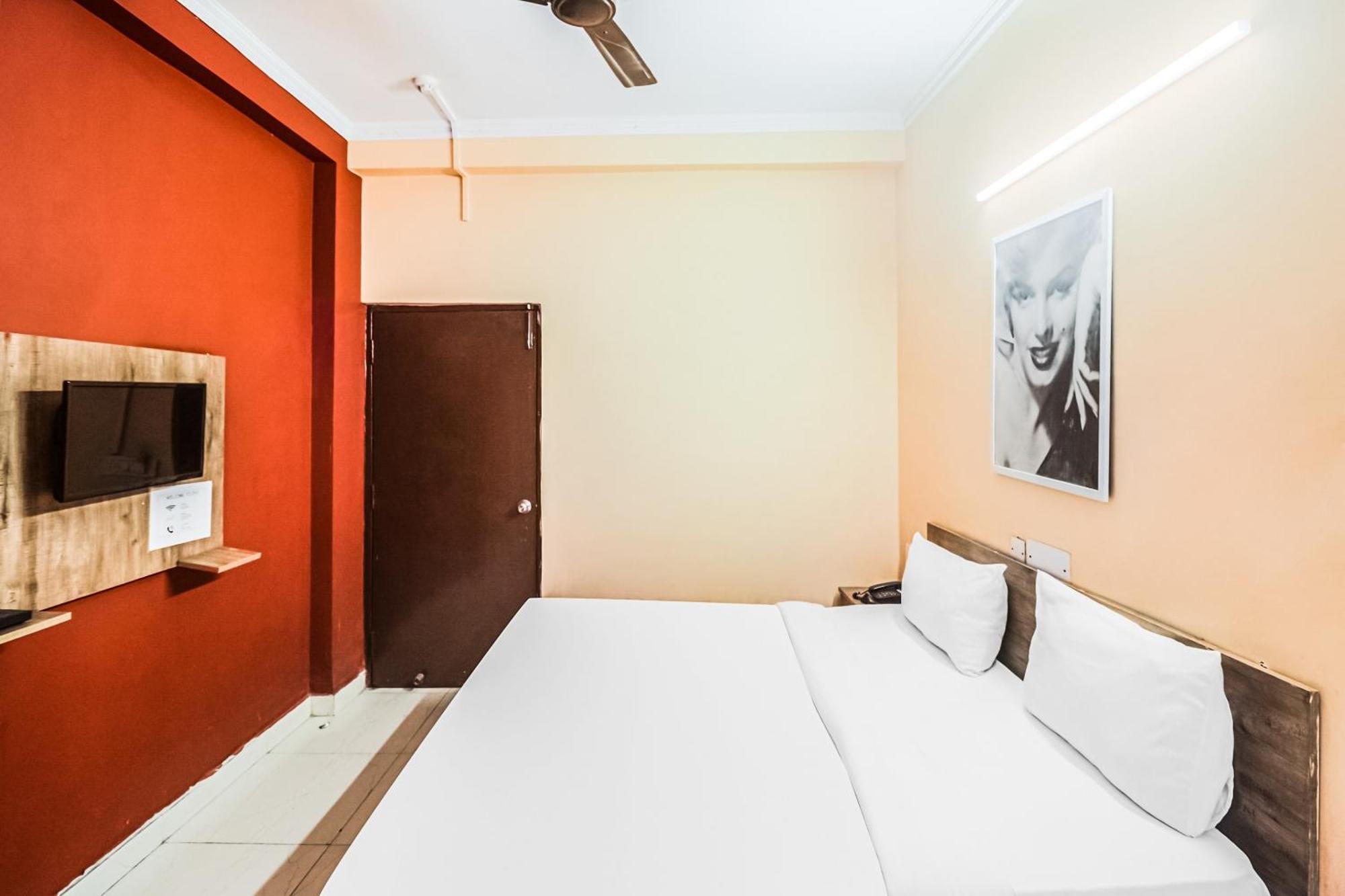 Hotel O Avni Residency Гургаон Экстерьер фото